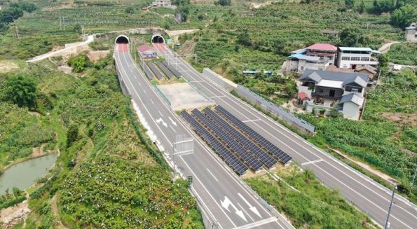 接高速、進(jìn)校園、上車棚……多地“嘗鮮”光伏發(fā)電！政府表態(tài)：將全面推廣光伏應(yīng)用